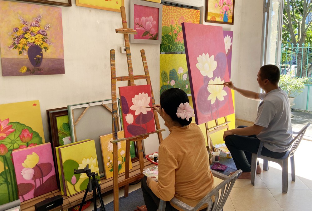 Độc đáo làng tranh nơi xứ đạo Ninh Bình - Ảnh 4.
