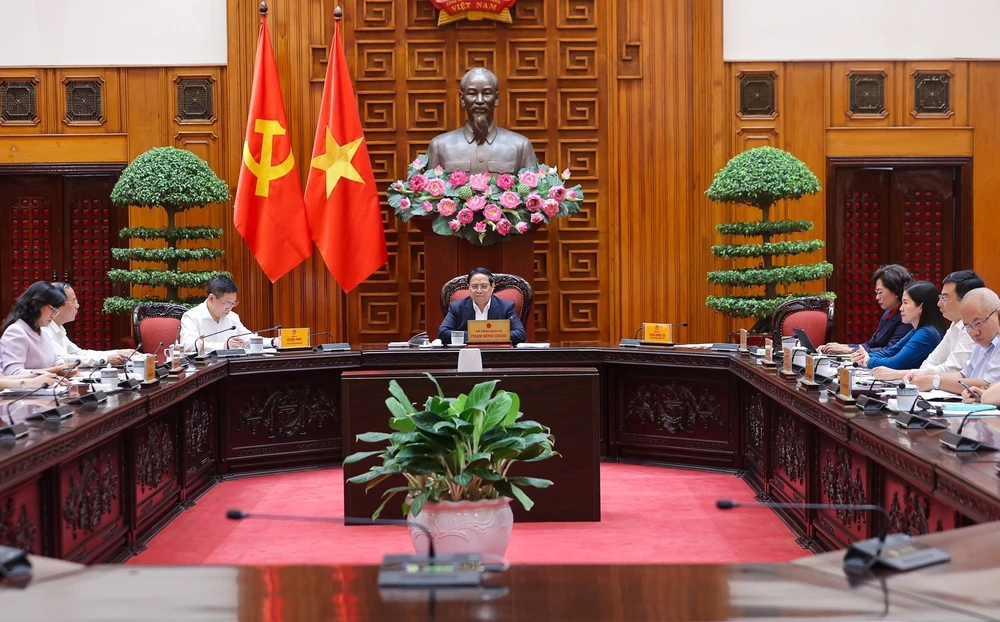 Thủ tướng chủ trì họp bàn giải pháp điều hành kinh tế vĩ mô - Ảnh 1.