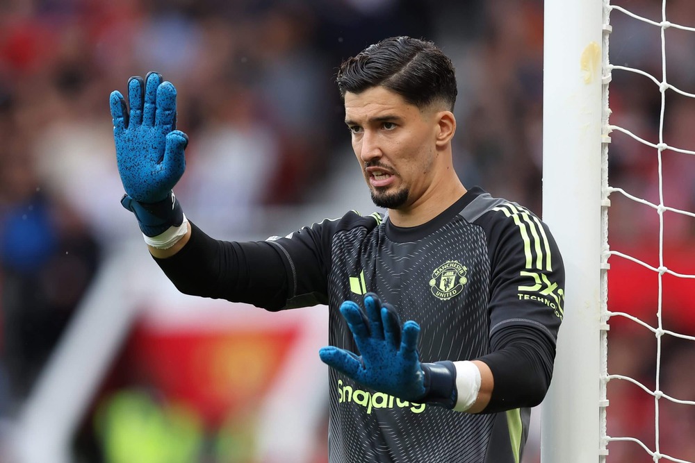 MU lao đao vì vắng 3 ngôi sao trận derby, Amorim xác nhận thủ môn bắt chính - Ảnh 2.