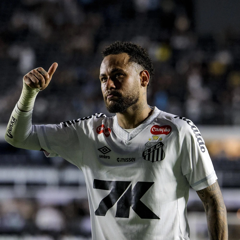 Top 10 VĐV có thu nhập cao nhất thế giới: Ronaldo kiếm gấp đôi Messi - Ảnh 4. Top 10 VĐV có thu nhập cao nhất thế giới: Ronaldo kiếm gấp đôi Messi - Ảnh 4.