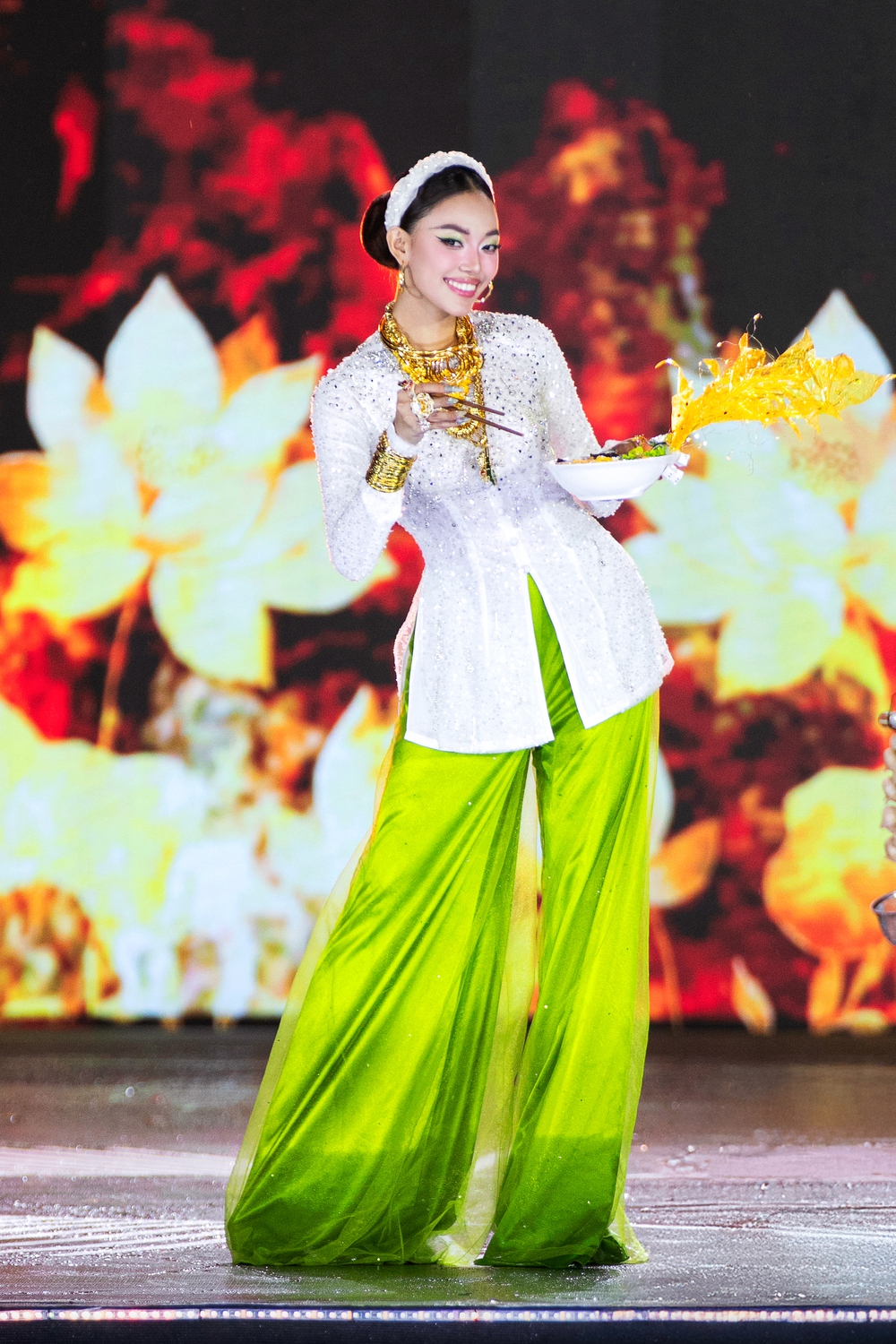 Độc đáo các thiết kế trang phục dân tộc của đội NTK Minh Châu ở Miss Grand Vietnam 2025 - Ảnh 9.