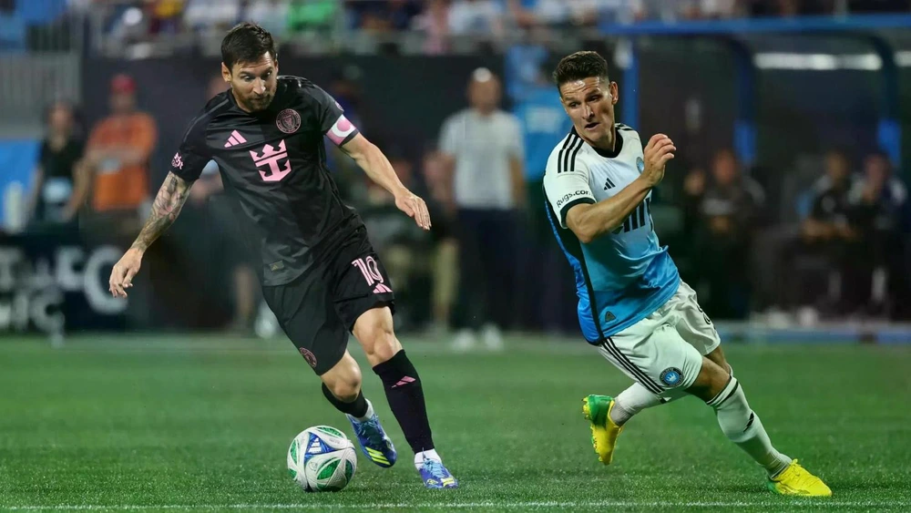 Messi đá hỏng 11m kiểu Panenka, Inter Miami thua đậm - Ảnh 2.