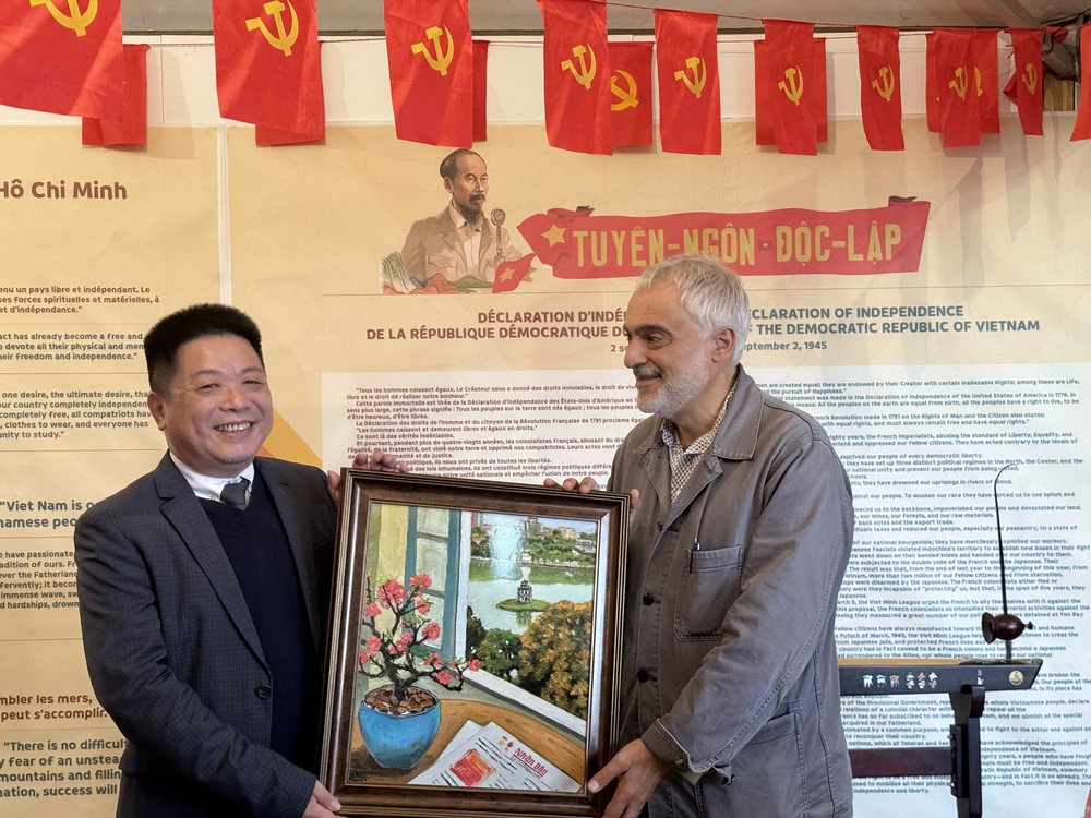 Báo Nhân Dân tham dự &quot;Hội báo Nhân đạo&quot; tại Pháp - Ảnh 2.