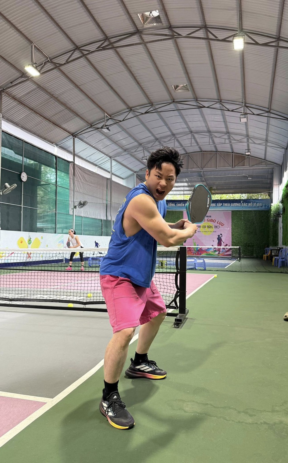 Tùng Dương thách thức nhạc sĩ Nguyễn Văn Chung 'so tài' trên sân pickleball - Ảnh 1.