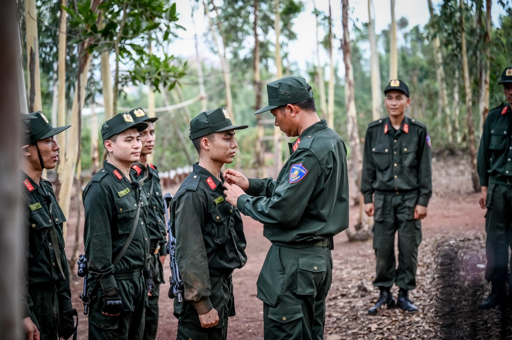 MONO - “Em út thép” chinh phục khán giả trong &quot;Chiến sĩ quả cảm&quot; tập 8 - Ảnh 4.