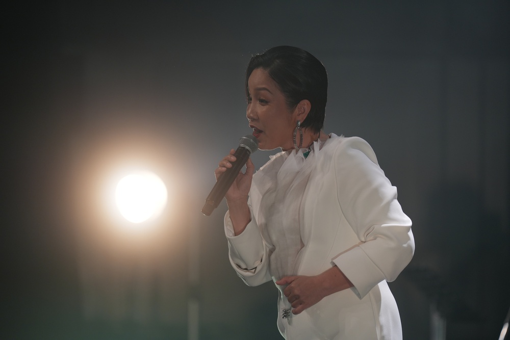 Diva Mỹ Linh cùng gia đình mở màn thành công tour châu Á tại Nhật Bản  - Ảnh 1.