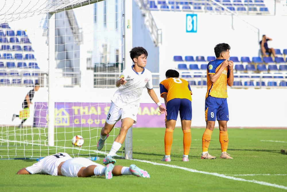 Bất ngờ trong ngày khai mạc Vòng chung kết U17 Quốc gia 2025 - Ảnh 2.