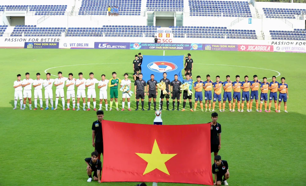 Bất ngờ trong ngày khai mạc Vòng chung kết U17 Quốc gia 2025 - Ảnh 3.