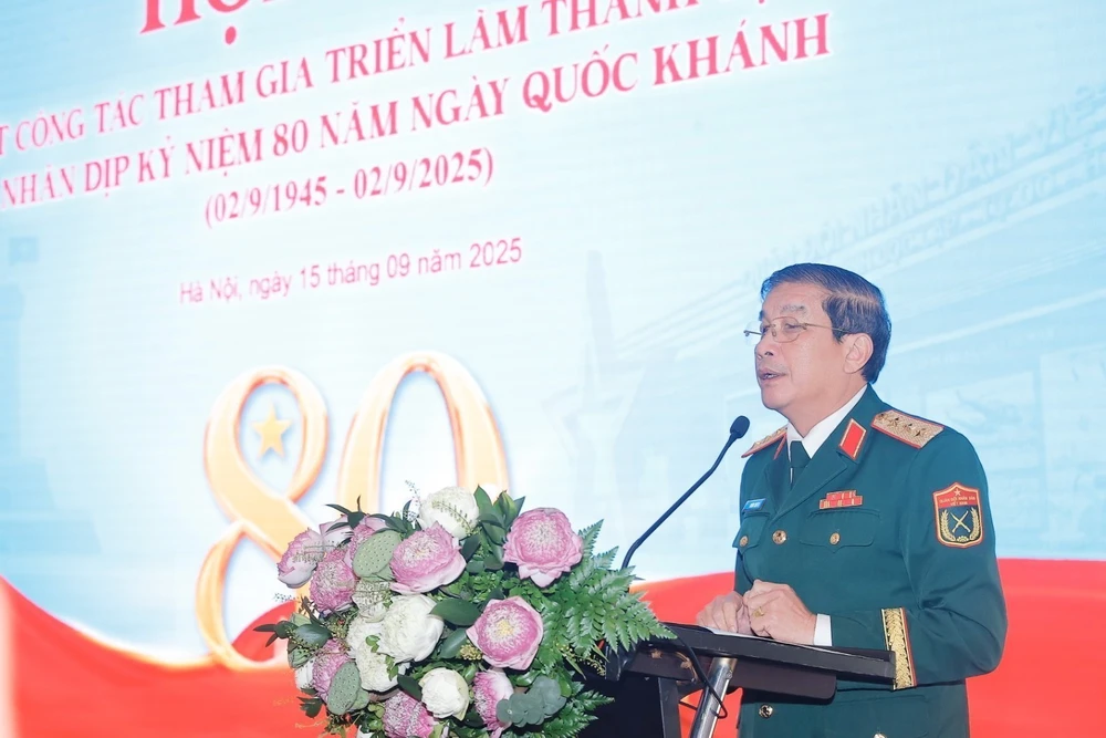 Bộ Quốc phòng khen thưởng tập thể, cá nhân có đóng góp xuất sắc trong Triển lãm thành tựu đất nước - Ảnh 1.