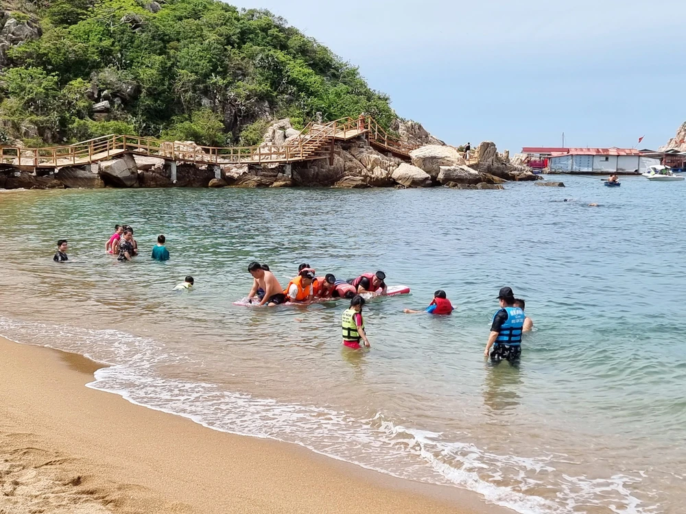 Du lịch Việt Nam: Khám phá vẻ đẹp vùng đất phía Nam Khánh Hòa - Ảnh 4. Du lịch Việt Nam: Khám phá vẻ đẹp vùng đất phía Nam Khánh Hòa - Ảnh 4.