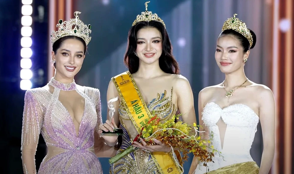 Nguyễn Thị Yến Nhi đăng quang Hoa hậu Hòa bình Việt Nam 2025 - Ảnh 5.