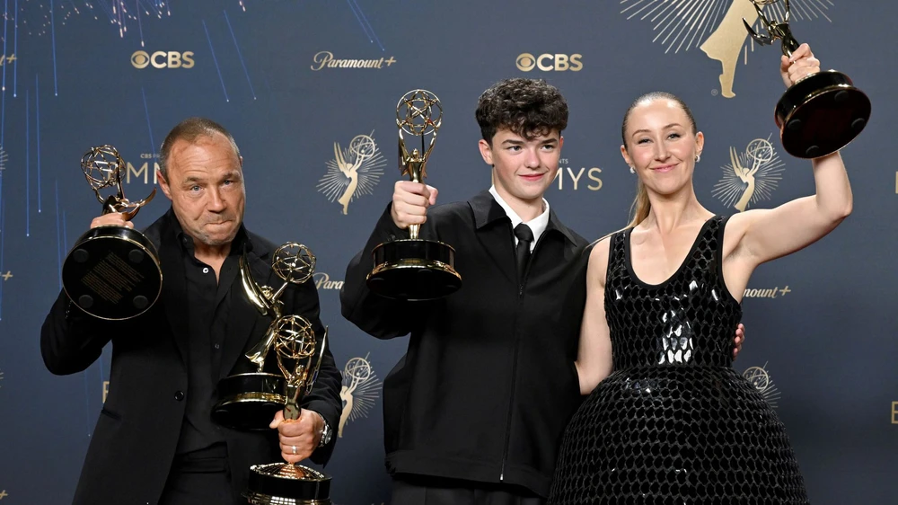 Sao nhí Owen Cooper làm nên lịch sử tại Emmy 2025 - Ảnh 3.