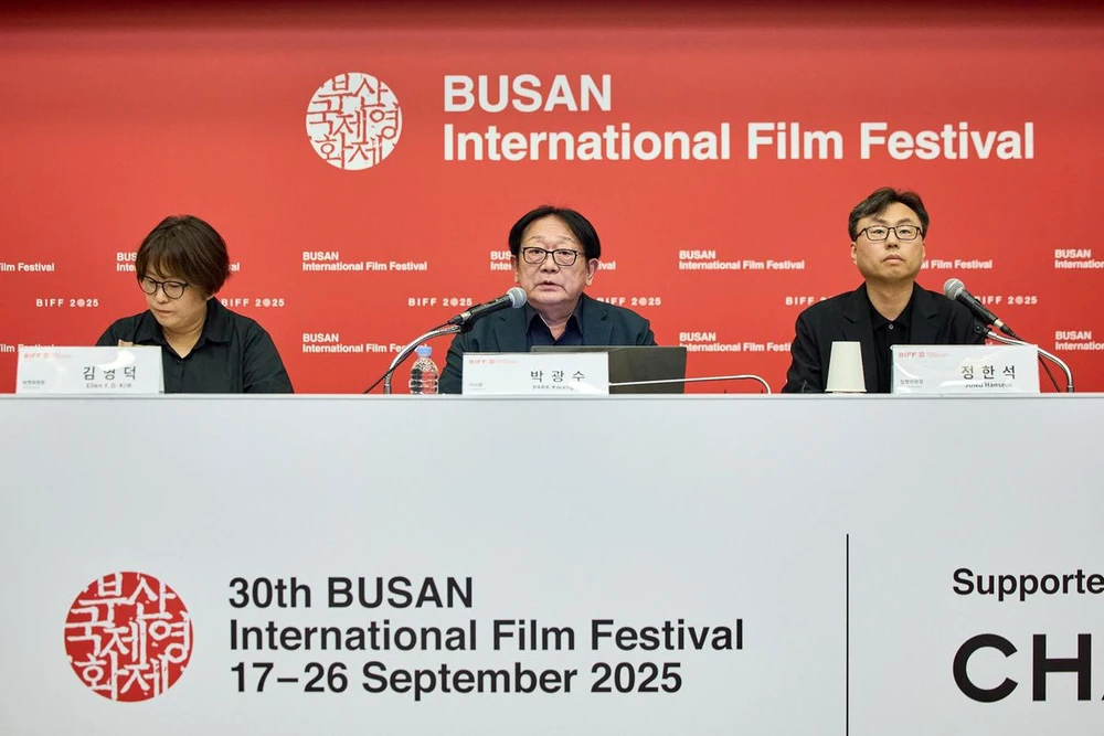 Liên hoan phim Quốc tế Busan 2025: Kỷ niệm 30 năm với dàn sao đình đám và những đổi mới đột phá - Ảnh 1.