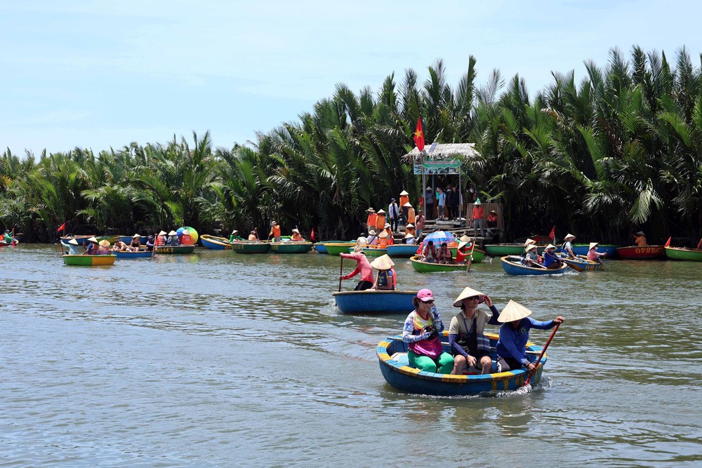 &quot;Mỏ vàng” của du lịch miền Trung: “Cửa ngõ” phô diễn văn hóa dân tộc ra thế giới - Ảnh 2.