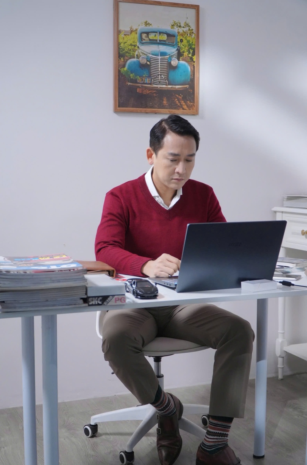 Hứa Vĩ Văn căng thẳng khi diễn cảnh hành động trong phim kinh dị sắp ra mắt - Ảnh 2.