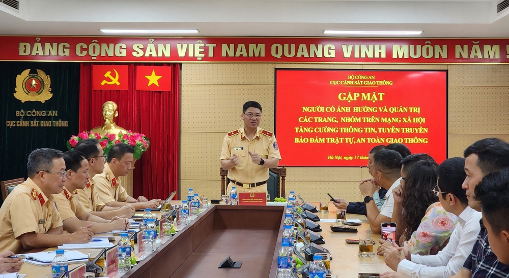 Người có ảnh hưởng trên mạng gặp mặt hiến kế bảo đảm an toàn giao thông - Ảnh 1.