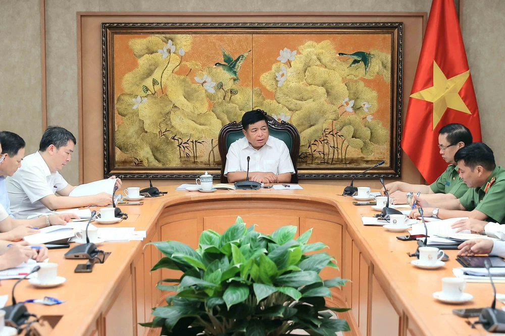 Cần thiết ban hành Nghị quyết của Chính phủ về sử dụng chung công trình hạ tầng kỹ thuật, cơ sở viễn thông - Ảnh 2.