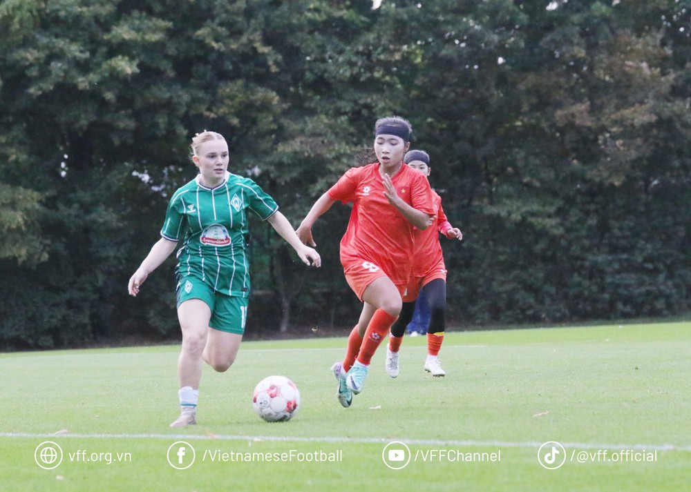 U17 Việt Nam thua đậm Werder Bremen, HLV Nhật Bản chỉ ra nguyên nhân - Ảnh 1.