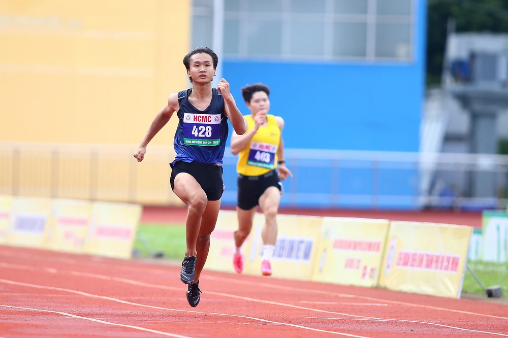 'Thần đồng tốc độ' từng dự Olympic Nhi Yến chính thức giã từ đội tuyển điền kinh Việt Nam ở tuổi 20 - Ảnh 1.