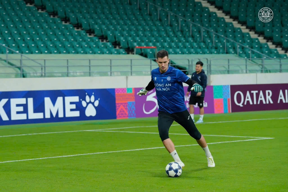 Tin nóng bóng đá Việt 19/9: Nguyễn Filip liên tục mắc sai lầm ở sân chơi quốc tế; Hà Nội FC quan tâm huấn luyện viên Bồ Đào Nha - Ảnh 1.