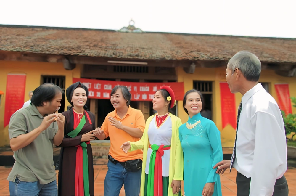 Khi làng Chùa thắp lửa &quot;Thơ ca và nguồn cội&quot; - Ảnh 2.