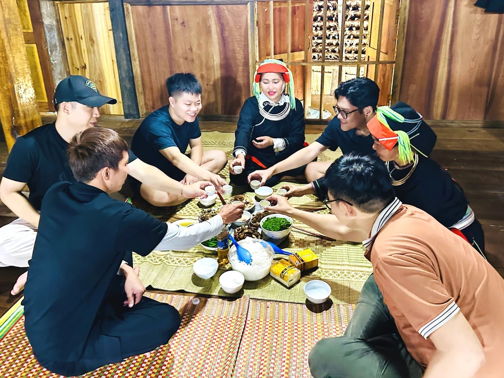 Giữ hồn mái nhà rêu dưới chân Tây Côn Lĩnh (Tuyên Quang) - Ảnh 8.