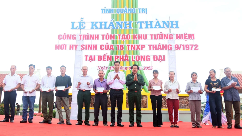 vnapotalquangtrikhanhthanhcongtrinhtontaokhutuongniemnoihysinhcua16thanhnienxungphong8284047-1758254004744194194353.jpg