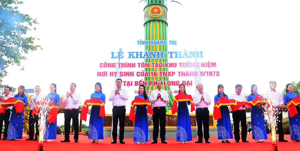 Khánh thành công trình tôn tạo Khu tưởng niệm nơi hy sinh của 16 Thanh niên xung phong - Ảnh 1.