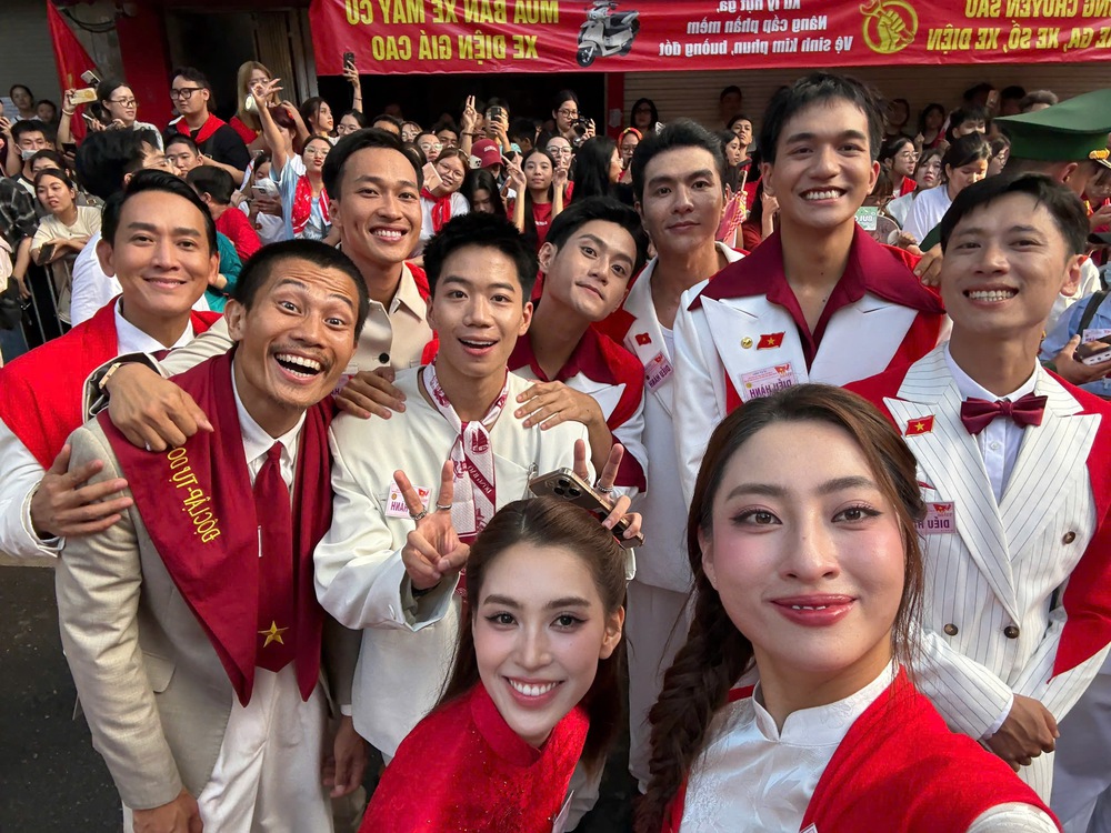 Dàn nghệ sĩ vỡ òa cảm xúc, tự hào khi tham dự diễu binh, diễu hành kỷ niệm 80 năm Quốc khánh - Ảnh 14.
