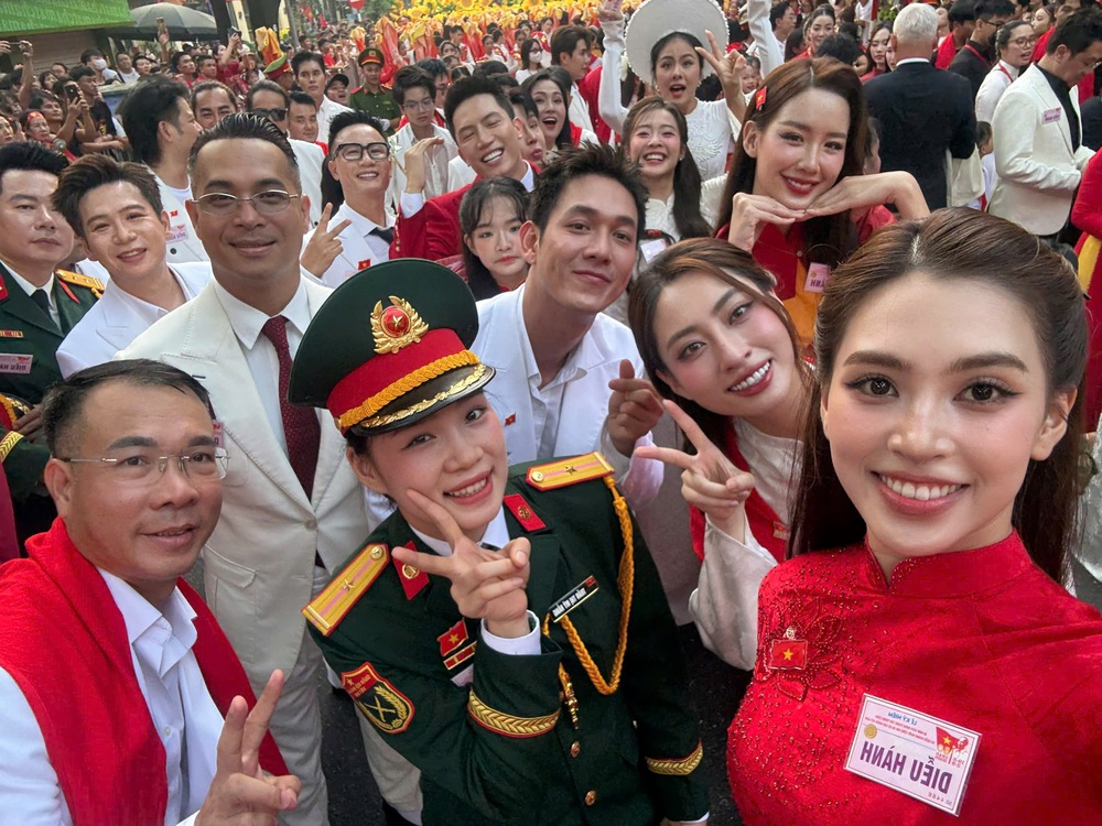 Dàn nghệ sĩ vỡ òa cảm xúc, tự hào khi tham dự diễu binh, diễu hành kỷ niệm 80 năm Quốc khánh - Ảnh 13.