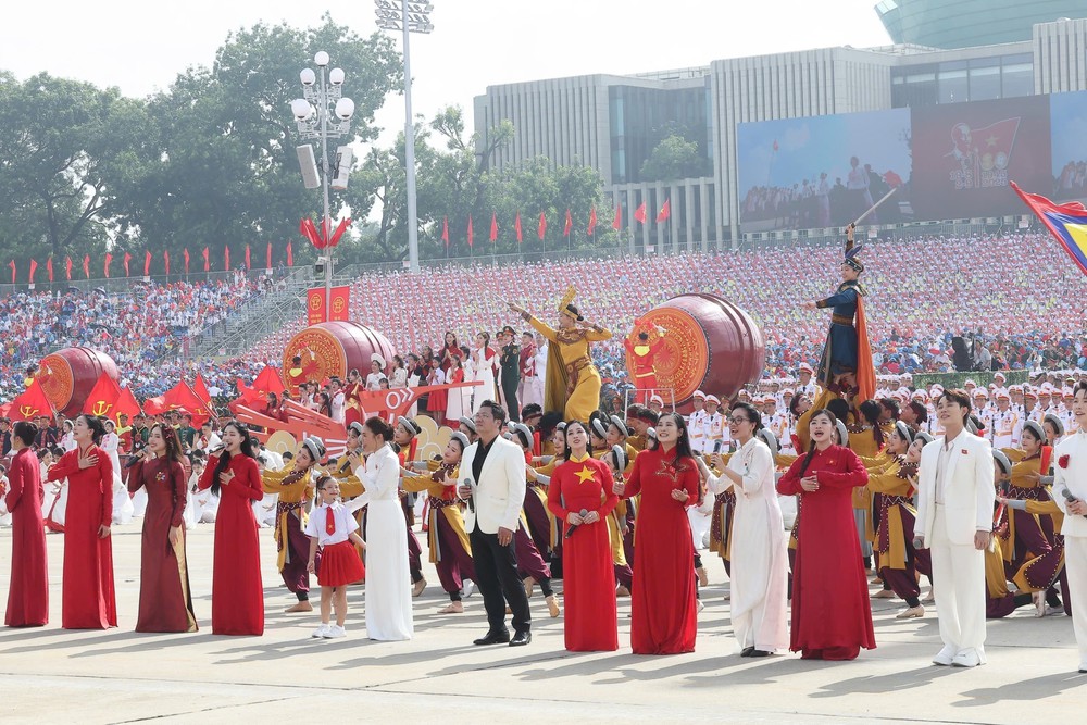 NSƯT Phương Nga: Xúc động, tự hào được hát trên Quảng trường Ba Đình lịch sử  - Ảnh 3.