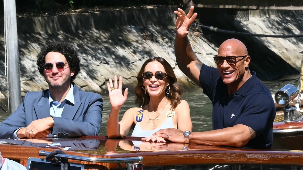 Phim &quot;The Smashing Machine&quot;: Cơ hội giành giải Oscar của Dwayne Johnson - Ảnh 1.