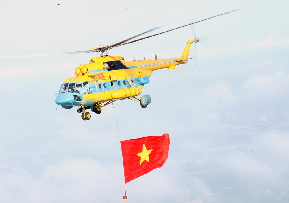 Diễu binh Kỷ niệm 80 năm Quốc khánh 2-9: Biên đội trực thăng bay qua Quảng trường Ba Đình - Ảnh 4.