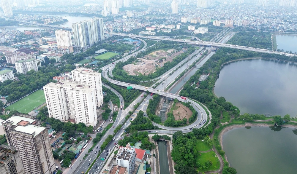 Giao thông Hà Nội thông thoáng trong chiều ngày nghỉ lễ cuối cùng dịp Quốc khánh 2/9 - Ảnh 3.