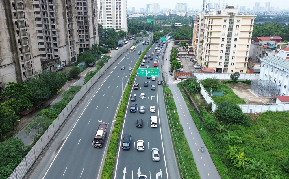 Giao thông Hà Nội thông thoáng trong chiều ngày nghỉ lễ cuối cùng dịp Quốc khánh 2/9 - Ảnh 2.