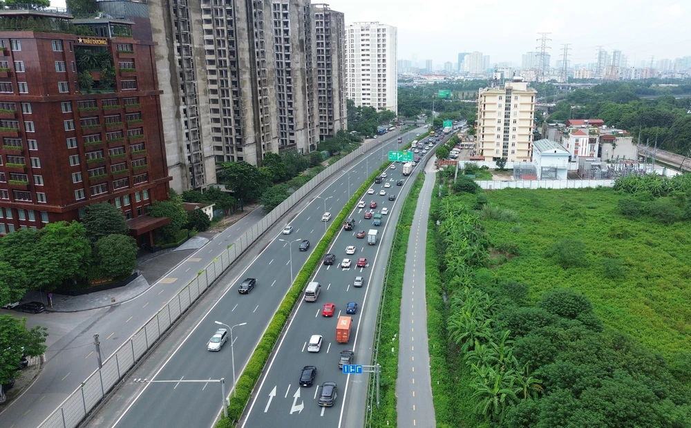 Giao thông Hà Nội thông thoáng trong chiều ngày nghỉ lễ cuối cùng dịp Quốc khánh 2/9 - Ảnh 1.