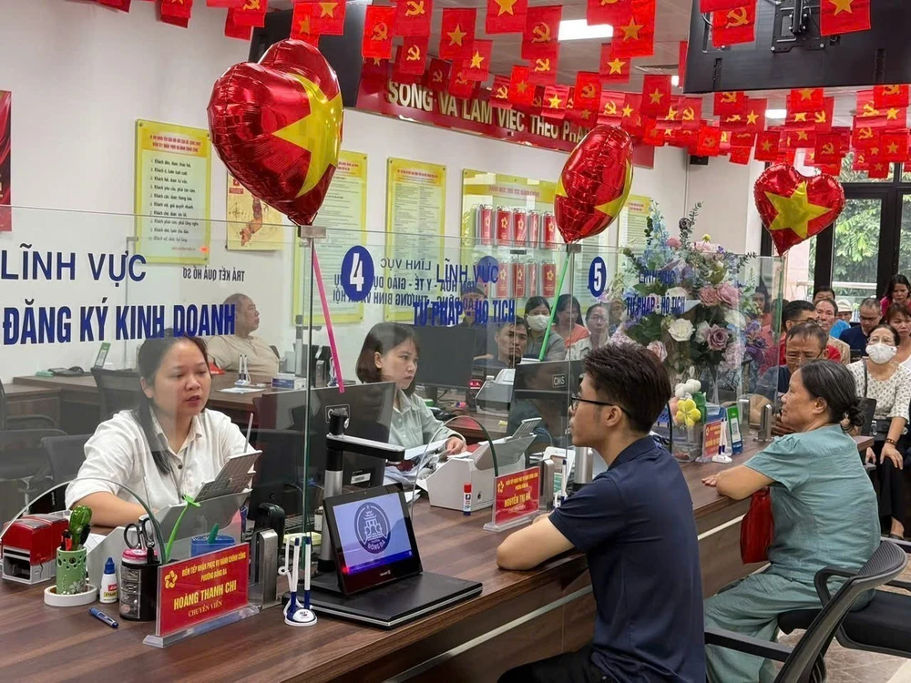 100% xã, phường hoàn thành rút kinh phí chi quà Tết Độc lập - Ảnh 1.