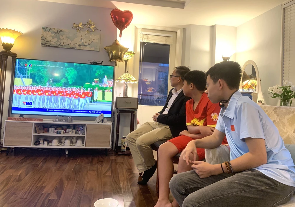 Kiều bào tại Mỹ hào hứng theo dõi Lễ kỷ niệm, diễu binh, diễu hành 80 năm Quốc khánh 2/9 - Ảnh 3.