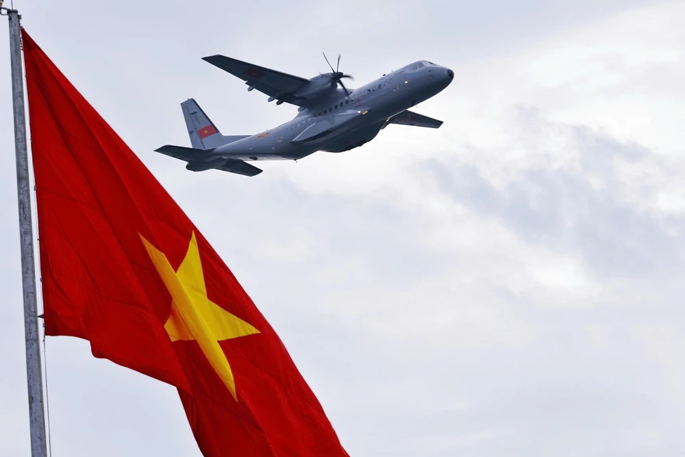 Màn trình diễn của các biên đội máy bay mở đầu chương trình diễu binh A80 - Ảnh 3.