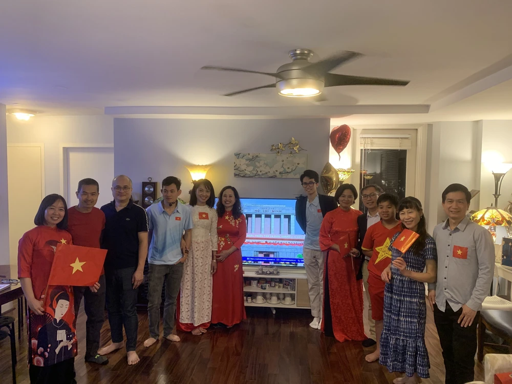 Kiều bào tại Mỹ hào hứng theo dõi Lễ kỷ niệm, diễu binh, diễu hành 80 năm Quốc khánh 2/9 - Ảnh 2.