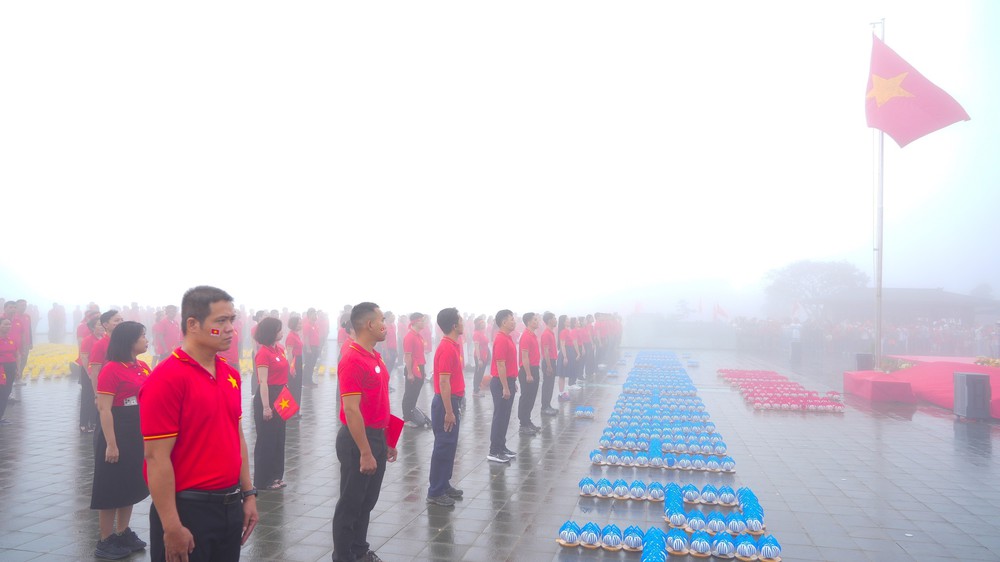 Thiêng liêng Lễ thượng cờ Tổ quốc trên “nóc nhà Nam Bộ” nhân kỷ niệm 80 năm Ngày Quốc khánh - Ảnh 3.