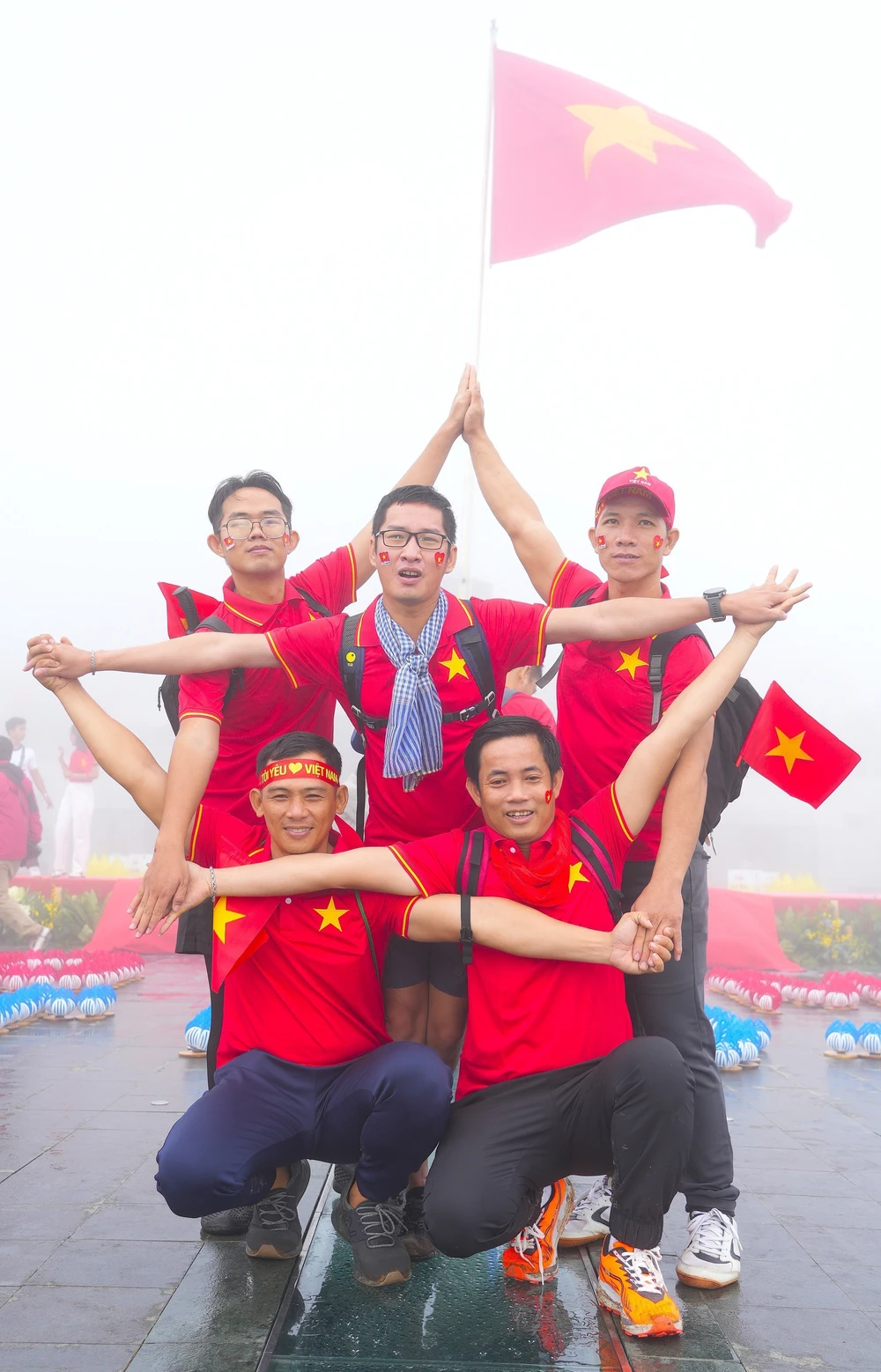 Thiêng liêng Lễ thượng cờ Tổ quốc trên “nóc nhà Nam Bộ” nhân kỷ niệm 80 năm Ngày Quốc khánh - Ảnh 4.