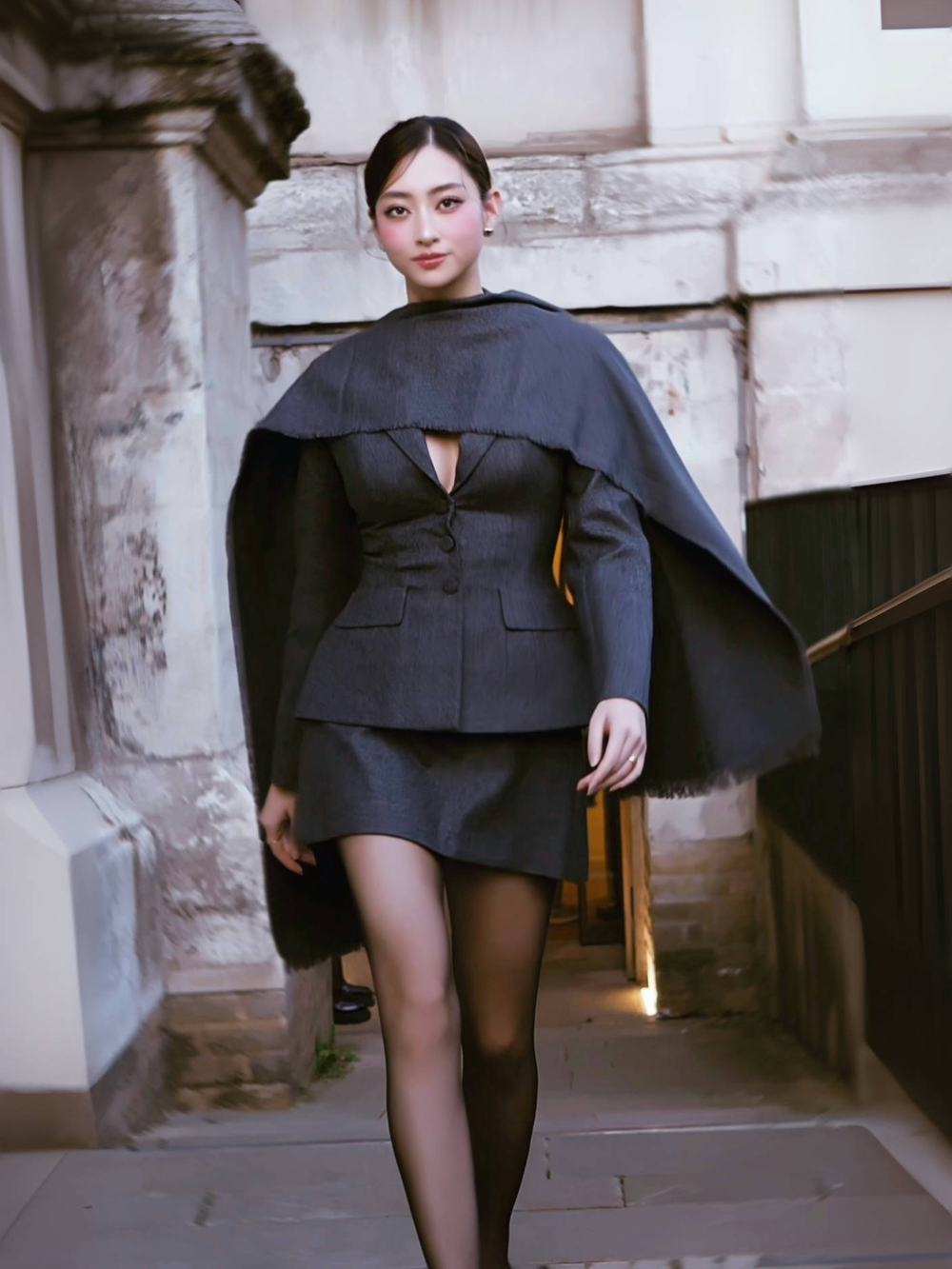 Hoa hậu Lương Thuỳ Linh gây ấn tượng tại London Fashion Week 2025  - Ảnh 4.