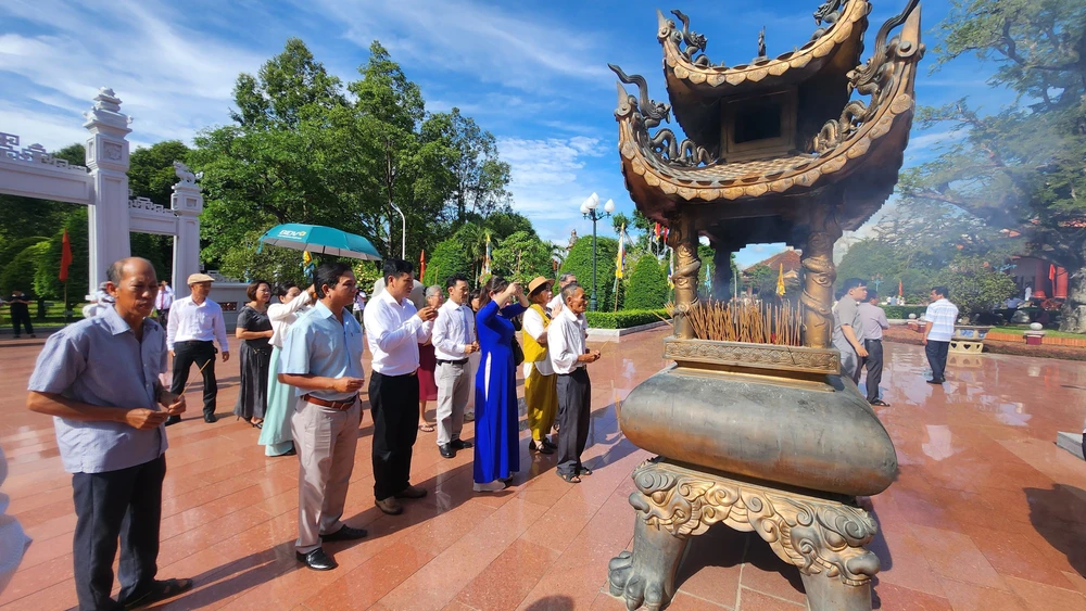 Tưởng nhớ và tri ân công lao của anh hùng dân tộc Quang Trung - Nguyễn Huệ - Ảnh 4.