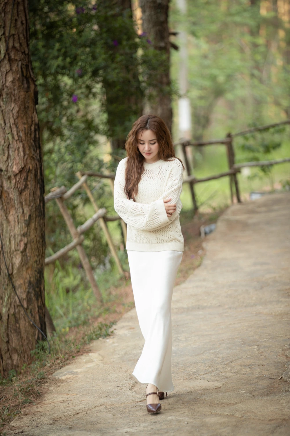 Vy Oanh chạm trái tim khán giả trong MV ballad mới - Ảnh 1.
