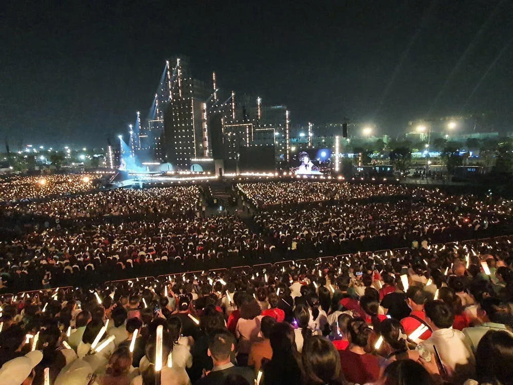 vnapotaldainhachoivfest-vietnamtodaythuhutcachucngannguoixemvacovu8287042-1758446736126765613810.jpg