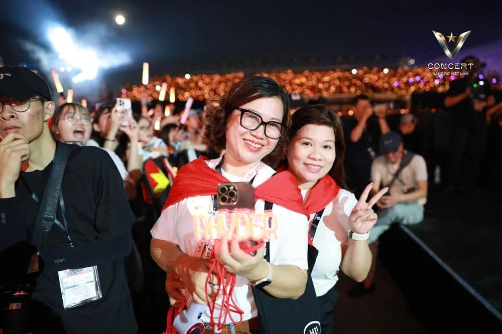 vnapotalvconcertrangrovietnamhuthangchucnghinkhangia8201075-17584468431521658625931.jpg