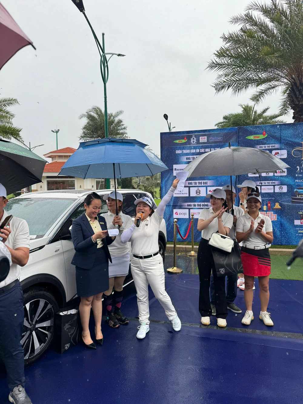 Sôi nổi ngày khai mạc Giải Golf Kohble Championship - Tranh Cúp Báo Thể Thao & Văn Hóa  - Ảnh 4.