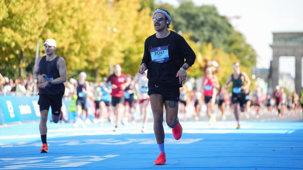 Nam ca sĩ nổi tiếng hoàn thành marathon Sub3, phá kỷ lục cá nhân, lọt hàng ngũ VĐV nghiệp dư xuất sắc - Ảnh 1.
