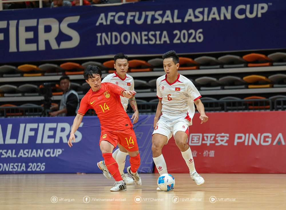 Tin nóng bóng đá Việt hôm nay 23/9: Đội tuyển Việt Nam dẫn đầu vòng loại futsal châu Á; Văn Lâm tiết lộ điều ước cùng Xuân Son - Ảnh 1.
